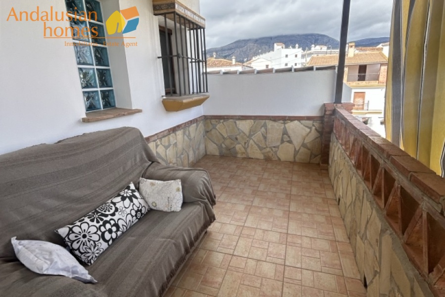 Here are suggested **meta keywords** for the property listing:

Casa en venta Bermejo, propiedad en venta Álora, casa con piscina Álora, chalet en Bermejo, vivienda familiar Málaga, casa con garaje y piscina, propiedad con potencial alquiler Álora, casa tradicional andaluza, inmueble cerca de El Chorro, casa con terraza y vistas al campo, propiedad en Valle del Guadalhorce, inversión inmobiliaria Málaga, casa con apartamento independiente potencial, vivienda con patio y barbacoa, casa cerca de servicios y restaurantes, property for sale Bermejo, house for sale Álora Spain, family home with pool Spain
