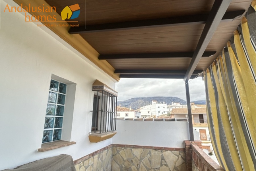 Here are suggested **meta keywords** for the property listing:

Casa en venta Bermejo, propiedad en venta Álora, casa con piscina Álora, chalet en Bermejo, vivienda familiar Málaga, casa con garaje y piscina, propiedad con potencial alquiler Álora, casa tradicional andaluza, inmueble cerca de El Chorro, casa con terraza y vistas al campo, propiedad en Valle del Guadalhorce, inversión inmobiliaria Málaga, casa con apartamento independiente potencial, vivienda con patio y barbacoa, casa cerca de servicios y restaurantes, property for sale Bermejo, house for sale Álora Spain, family home with pool Spain
