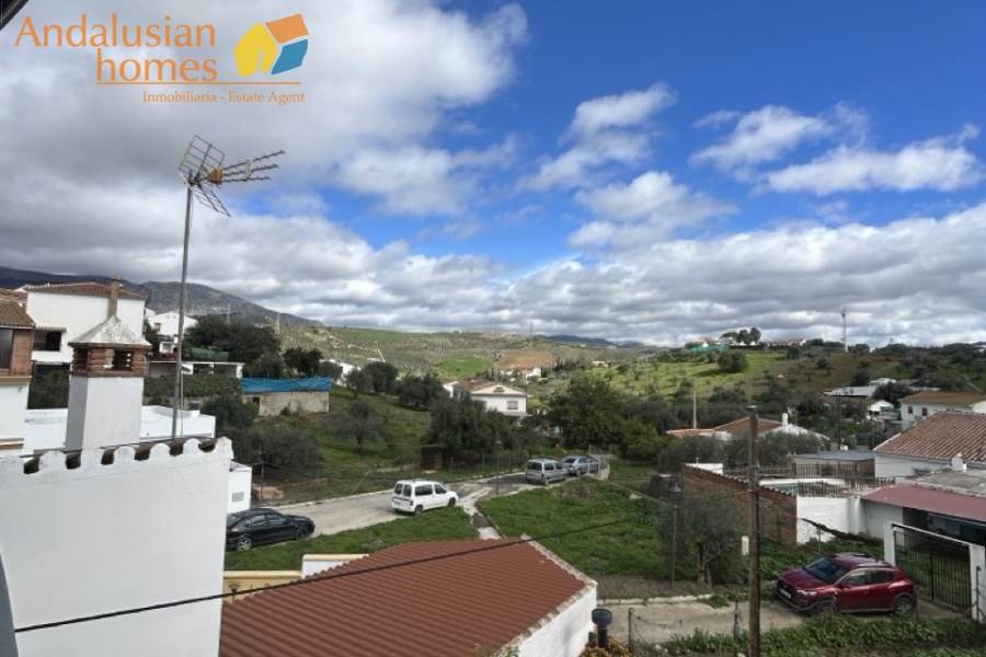 Here are suggested **meta keywords** for the property listing:

Casa en venta Bermejo, propiedad en venta Álora, casa con piscina Álora, chalet en Bermejo, vivienda familiar Málaga, casa con garaje y piscina, propiedad con potencial alquiler Álora, casa tradicional andaluza, inmueble cerca de El Chorro, casa con terraza y vistas al campo, propiedad en Valle del Guadalhorce, inversión inmobiliaria Málaga, casa con apartamento independiente potencial, vivienda con patio y barbacoa, casa cerca de servicios y restaurantes, property for sale Bermejo, house for sale Álora Spain, family home with pool Spain
