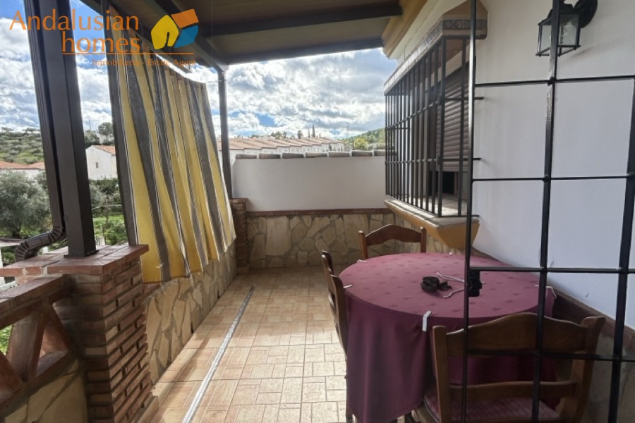Here are suggested **meta keywords** for the property listing:

Casa en venta Bermejo, propiedad en venta Álora, casa con piscina Álora, chalet en Bermejo, vivienda familiar Málaga, casa con garaje y piscina, propiedad con potencial alquiler Álora, casa tradicional andaluza, inmueble cerca de El Chorro, casa con terraza y vistas al campo, propiedad en Valle del Guadalhorce, inversión inmobiliaria Málaga, casa con apartamento independiente potencial, vivienda con patio y barbacoa, casa cerca de servicios y restaurantes, property for sale Bermejo, house for sale Álora Spain, family home with pool Spain
