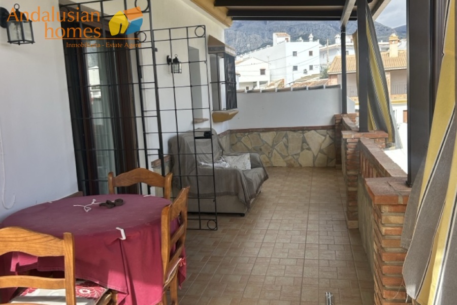 Here are suggested **meta keywords** for the property listing:

Casa en venta Bermejo, propiedad en venta Álora, casa con piscina Álora, chalet en Bermejo, vivienda familiar Málaga, casa con garaje y piscina, propiedad con potencial alquiler Álora, casa tradicional andaluza, inmueble cerca de El Chorro, casa con terraza y vistas al campo, propiedad en Valle del Guadalhorce, inversión inmobiliaria Málaga, casa con apartamento independiente potencial, vivienda con patio y barbacoa, casa cerca de servicios y restaurantes, property for sale Bermejo, house for sale Álora Spain, family home with pool Spain
