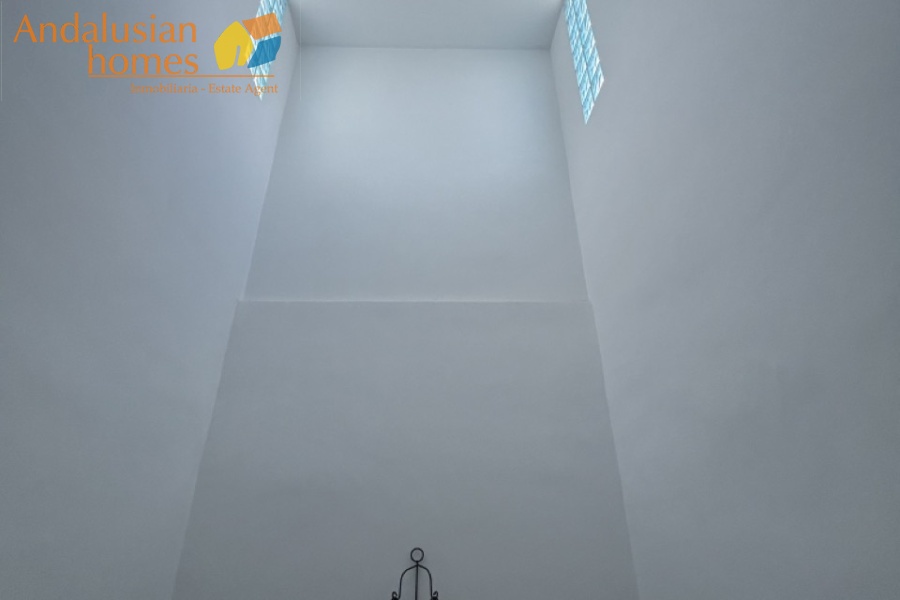 Here are suggested **meta keywords** for the property listing:

Casa en venta Bermejo, propiedad en venta Álora, casa con piscina Álora, chalet en Bermejo, vivienda familiar Málaga, casa con garaje y piscina, propiedad con potencial alquiler Álora, casa tradicional andaluza, inmueble cerca de El Chorro, casa con terraza y vistas al campo, propiedad en Valle del Guadalhorce, inversión inmobiliaria Málaga, casa con apartamento independiente potencial, vivienda con patio y barbacoa, casa cerca de servicios y restaurantes, property for sale Bermejo, house for sale Álora Spain, family home with pool Spain
