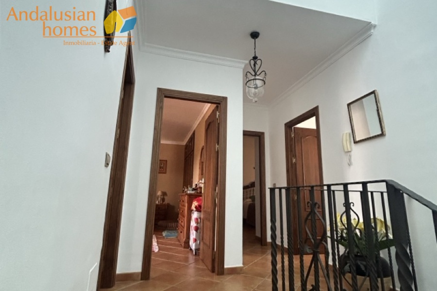 Here are suggested **meta keywords** for the property listing:

Casa en venta Bermejo, propiedad en venta Álora, casa con piscina Álora, chalet en Bermejo, vivienda familiar Málaga, casa con garaje y piscina, propiedad con potencial alquiler Álora, casa tradicional andaluza, inmueble cerca de El Chorro, casa con terraza y vistas al campo, propiedad en Valle del Guadalhorce, inversión inmobiliaria Málaga, casa con apartamento independiente potencial, vivienda con patio y barbacoa, casa cerca de servicios y restaurantes, property for sale Bermejo, house for sale Álora Spain, family home with pool Spain
