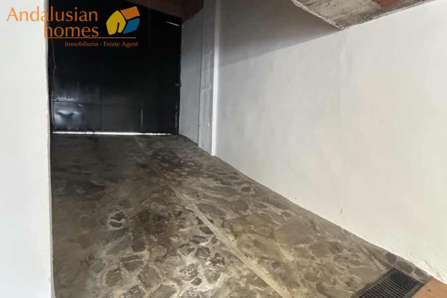 Here are suggested **meta keywords** for the property listing:

Casa en venta Bermejo, propiedad en venta Álora, casa con piscina Álora, chalet en Bermejo, vivienda familiar Málaga, casa con garaje y piscina, propiedad con potencial alquiler Álora, casa tradicional andaluza, inmueble cerca de El Chorro, casa con terraza y vistas al campo, propiedad en Valle del Guadalhorce, inversión inmobiliaria Málaga, casa con apartamento independiente potencial, vivienda con patio y barbacoa, casa cerca de servicios y restaurantes, property for sale Bermejo, house for sale Álora Spain, family home with pool Spain
