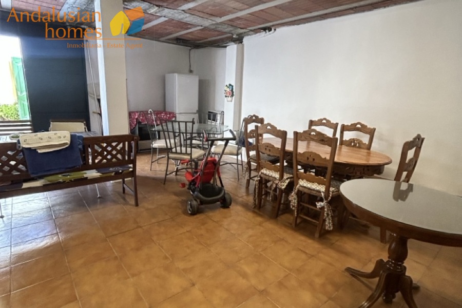 Here are suggested **meta keywords** for the property listing:

Casa en venta Bermejo, propiedad en venta Álora, casa con piscina Álora, chalet en Bermejo, vivienda familiar Málaga, casa con garaje y piscina, propiedad con potencial alquiler Álora, casa tradicional andaluza, inmueble cerca de El Chorro, casa con terraza y vistas al campo, propiedad en Valle del Guadalhorce, inversión inmobiliaria Málaga, casa con apartamento independiente potencial, vivienda con patio y barbacoa, casa cerca de servicios y restaurantes, property for sale Bermejo, house for sale Álora Spain, family home with pool Spain
