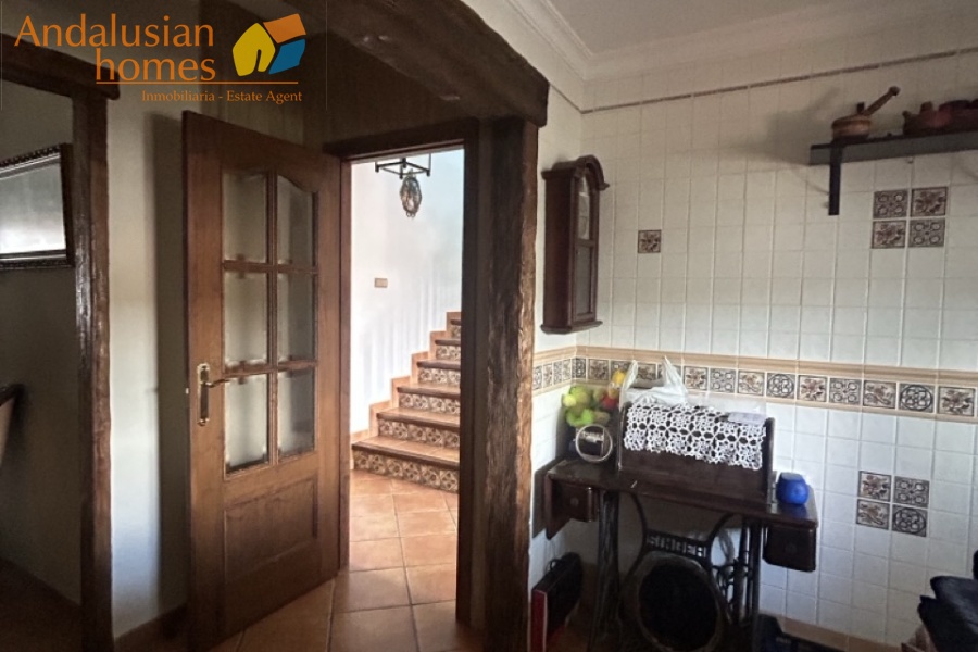 Here are suggested **meta keywords** for the property listing:

Casa en venta Bermejo, propiedad en venta Álora, casa con piscina Álora, chalet en Bermejo, vivienda familiar Málaga, casa con garaje y piscina, propiedad con potencial alquiler Álora, casa tradicional andaluza, inmueble cerca de El Chorro, casa con terraza y vistas al campo, propiedad en Valle del Guadalhorce, inversión inmobiliaria Málaga, casa con apartamento independiente potencial, vivienda con patio y barbacoa, casa cerca de servicios y restaurantes, property for sale Bermejo, house for sale Álora Spain, family home with pool Spain
