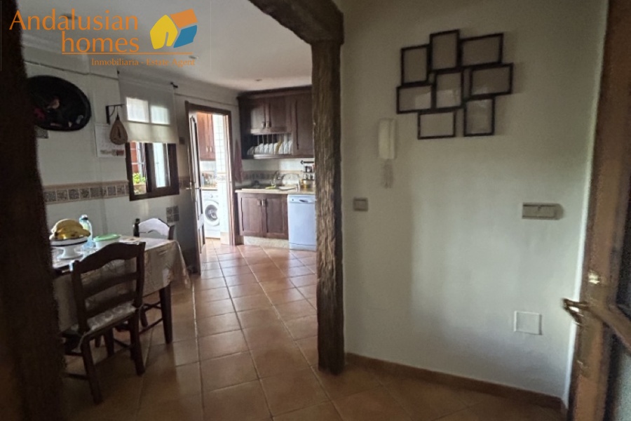 Here are suggested **meta keywords** for the property listing:

Casa en venta Bermejo, propiedad en venta Álora, casa con piscina Álora, chalet en Bermejo, vivienda familiar Málaga, casa con garaje y piscina, propiedad con potencial alquiler Álora, casa tradicional andaluza, inmueble cerca de El Chorro, casa con terraza y vistas al campo, propiedad en Valle del Guadalhorce, inversión inmobiliaria Málaga, casa con apartamento independiente potencial, vivienda con patio y barbacoa, casa cerca de servicios y restaurantes, property for sale Bermejo, house for sale Álora Spain, family home with pool Spain
