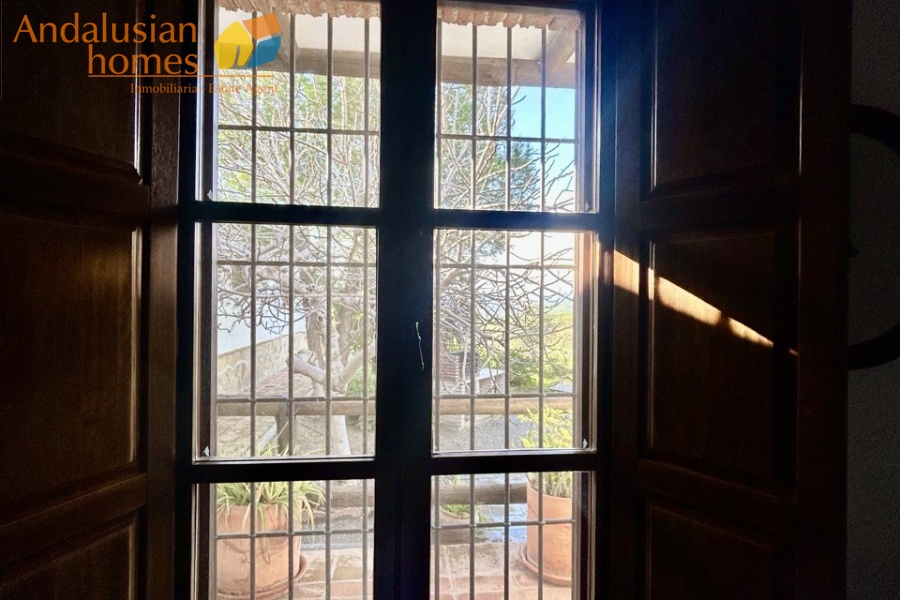finca en venta Álora, casa rural Málaga, propiedad con olivos, finca con 60.000m2, casa con piscina Málaga, casa con apartamento independiente, casa de invitados, finca con 7 dormitorios, propiedad campo Andalucía, acceso A357 Málaga
