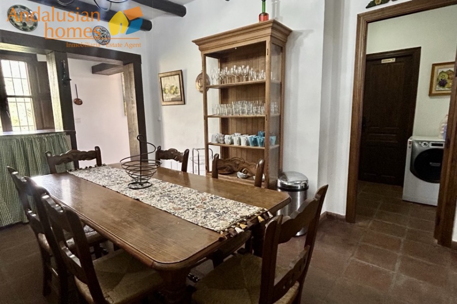 finca en venta Álora, casa rural Málaga, propiedad con olivos, finca con 60.000m2, casa con piscina Málaga, casa con apartamento independiente, casa de invitados, finca con 7 dormitorios, propiedad campo Andalucía, acceso A357 Málaga
