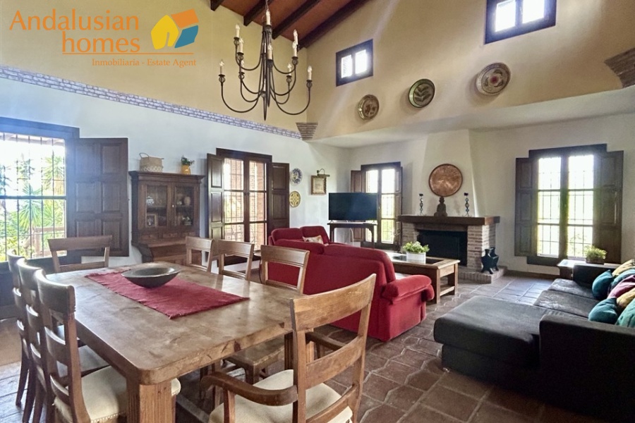 finca en venta Álora, casa rural Málaga, propiedad con olivos, finca con 60.000m2, casa con piscina Málaga, casa con apartamento independiente, casa de invitados, finca con 7 dormitorios, propiedad campo Andalucía, acceso A357 Málaga