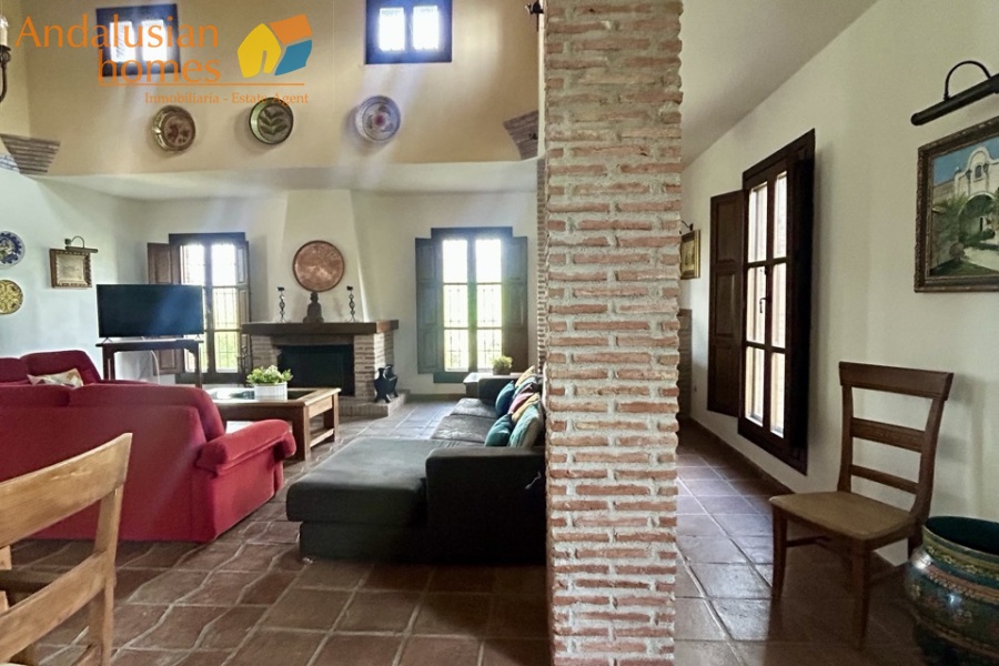 finca en venta Álora, casa rural Málaga, propiedad con olivos, finca con 60.000m2, casa con piscina Málaga, casa con apartamento independiente, casa de invitados, finca con 7 dormitorios, propiedad campo Andalucía, acceso A357 Málaga