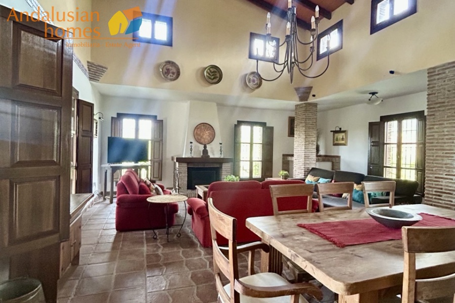 finca en venta Álora, casa rural Málaga, propiedad con olivos, finca con 60.000m2, casa con piscina Málaga, casa con apartamento independiente, casa de invitados, finca con 7 dormitorios, propiedad campo Andalucía, acceso A357 Málaga