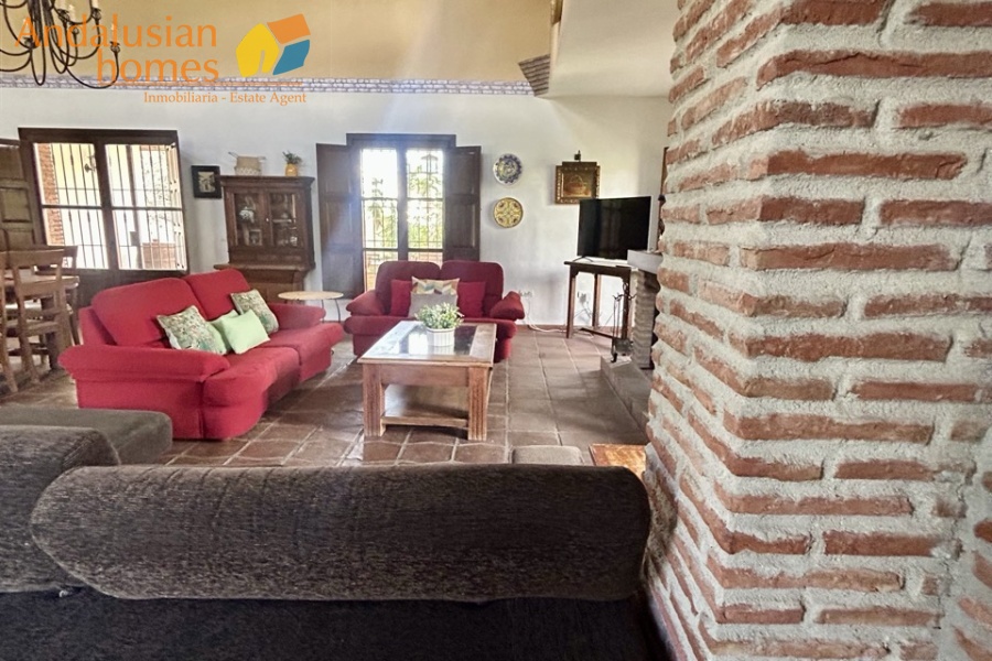 finca en venta Álora, casa rural Málaga, propiedad con olivos, finca con 60.000m2, casa con piscina Málaga, casa con apartamento independiente, casa de invitados, finca con 7 dormitorios, propiedad campo Andalucía, acceso A357 Málaga