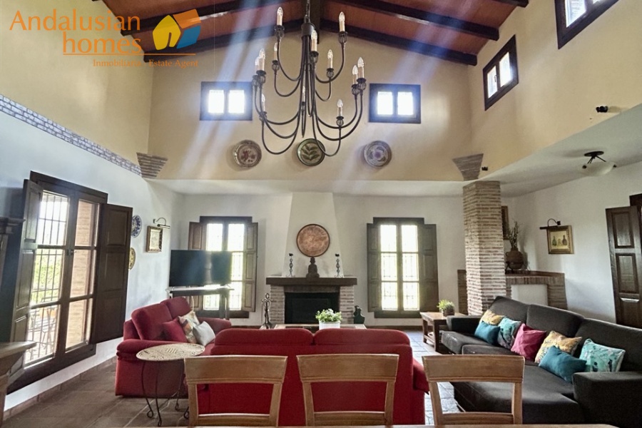 finca en venta Álora, casa rural Málaga, propiedad con olivos, finca con 60.000m2, casa con piscina Málaga, casa con apartamento independiente, casa de invitados, finca con 7 dormitorios, propiedad campo Andalucía, acceso A357 Málaga