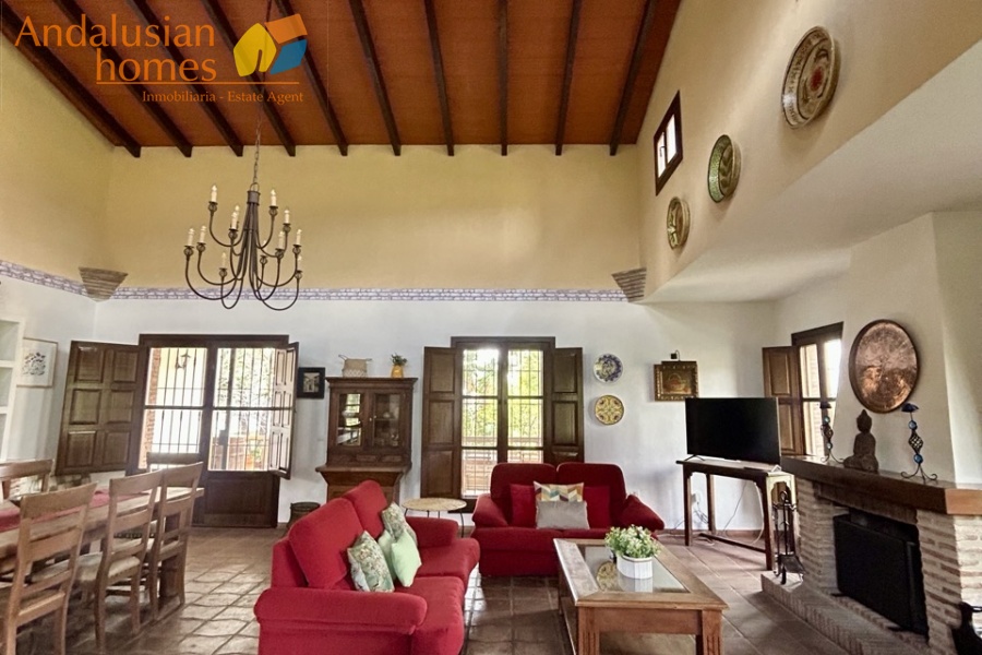 finca en venta Álora, casa rural Málaga, propiedad con olivos, finca con 60.000m2, casa con piscina Málaga, casa con apartamento independiente, casa de invitados, finca con 7 dormitorios, propiedad campo Andalucía, acceso A357 Málaga