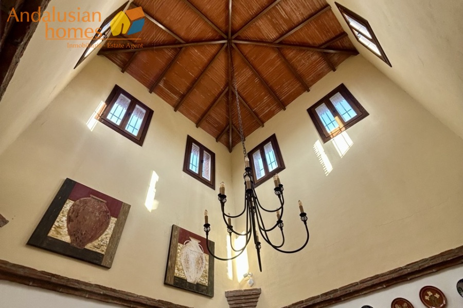 finca en venta Álora, casa rural Málaga, propiedad con olivos, finca con 60.000m2, casa con piscina Málaga, casa con apartamento independiente, casa de invitados, finca con 7 dormitorios, propiedad campo Andalucía, acceso A357 Málaga