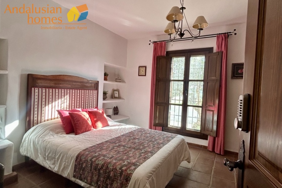 finca en venta Álora, casa rural Málaga, propiedad con olivos, finca con 60.000m2, casa con piscina Málaga, casa con apartamento independiente, casa de invitados, finca con 7 dormitorios, propiedad campo Andalucía, acceso A357 Málaga