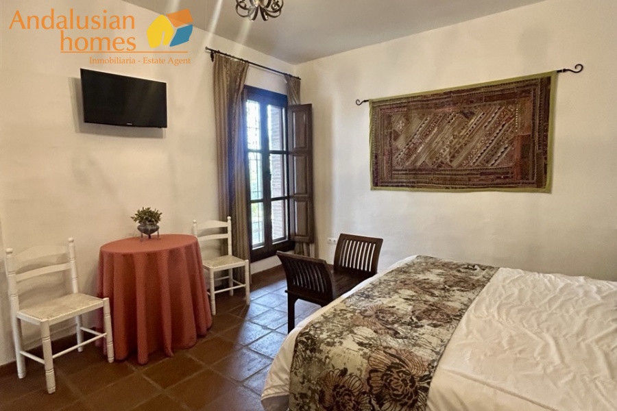 finca en venta Álora, casa rural Málaga, propiedad con olivos, finca con 60.000m2, casa con piscina Málaga, casa con apartamento independiente, casa de invitados, finca con 7 dormitorios, propiedad campo Andalucía, acceso A357 Málaga