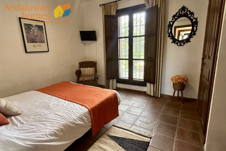 finca en venta Álora, casa rural Málaga, propiedad con olivos, finca con 60.000m2, casa con piscina Málaga, casa con apartamento independiente, casa de invitados, finca con 7 dormitorios, propiedad campo Andalucía, acceso A357 Málaga