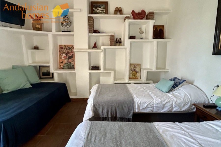 finca en venta Álora, casa rural Málaga, propiedad con olivos, finca con 60.000m2, casa con piscina Málaga, casa con apartamento independiente, casa de invitados, finca con 7 dormitorios, propiedad campo Andalucía, acceso A357 Málaga