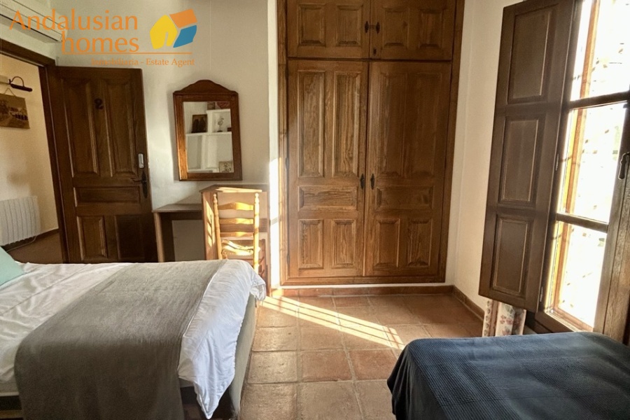 finca en venta Álora, casa rural Málaga, propiedad con olivos, finca con 60.000m2, casa con piscina Málaga, casa con apartamento independiente, casa de invitados, finca con 7 dormitorios, propiedad campo Andalucía, acceso A357 Málaga