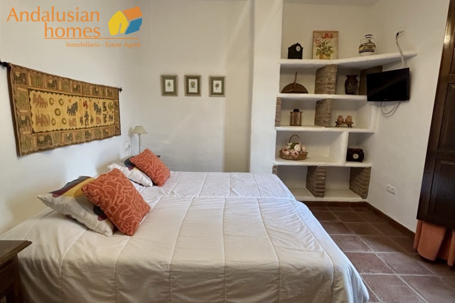 finca en venta Álora, casa rural Málaga, propiedad con olivos, finca con 60.000m2, casa con piscina Málaga, casa con apartamento independiente, casa de invitados, finca con 7 dormitorios, propiedad campo Andalucía, acceso A357 Málaga