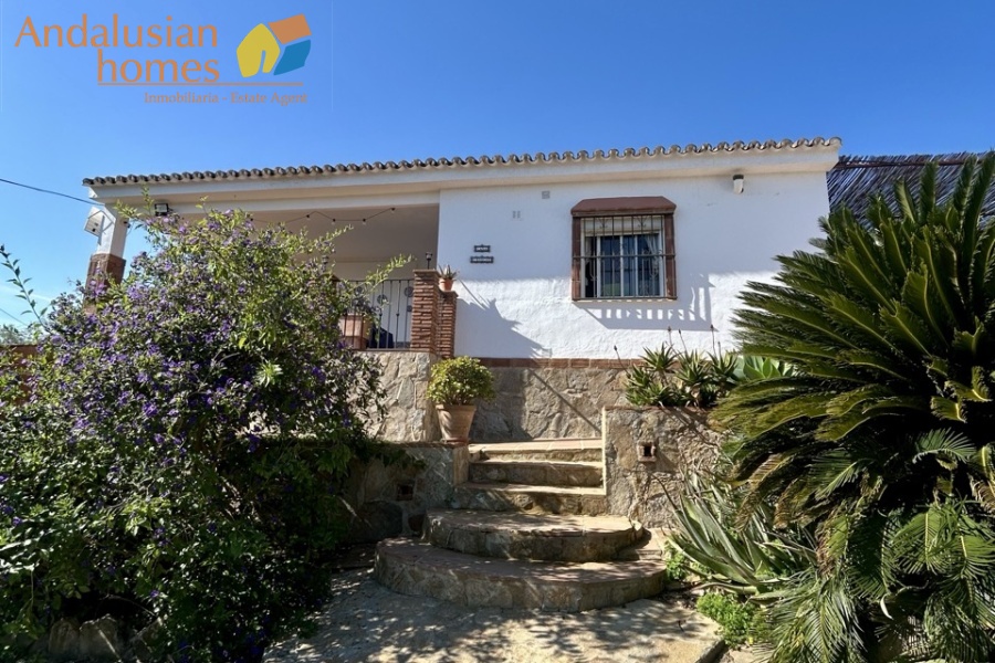 Country home, Álora, Las Mellizas, Málaga countryside, detached villa, olive grove, 4000m2 plot, private pool, panoramic views, terraces, fenced plot, parking, fireplace, ensuite bedroom, outdoor living, rural retreat, train access, investment property, holiday rental, tourism potential, Andalusian property, peaceful location, close to El Chorro, near Málaga coast