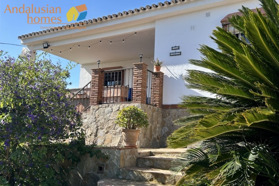 Country home, Álora, Las Mellizas, Málaga countryside, detached villa, olive grove, 4000m2 plot, private pool, panoramic views, terraces, fenced plot, parking, fireplace, ensuite bedroom, outdoor living, rural retreat, train access, investment property, holiday rental, tourism potential, Andalusian property, peaceful location, close to El Chorro, near Málaga coast