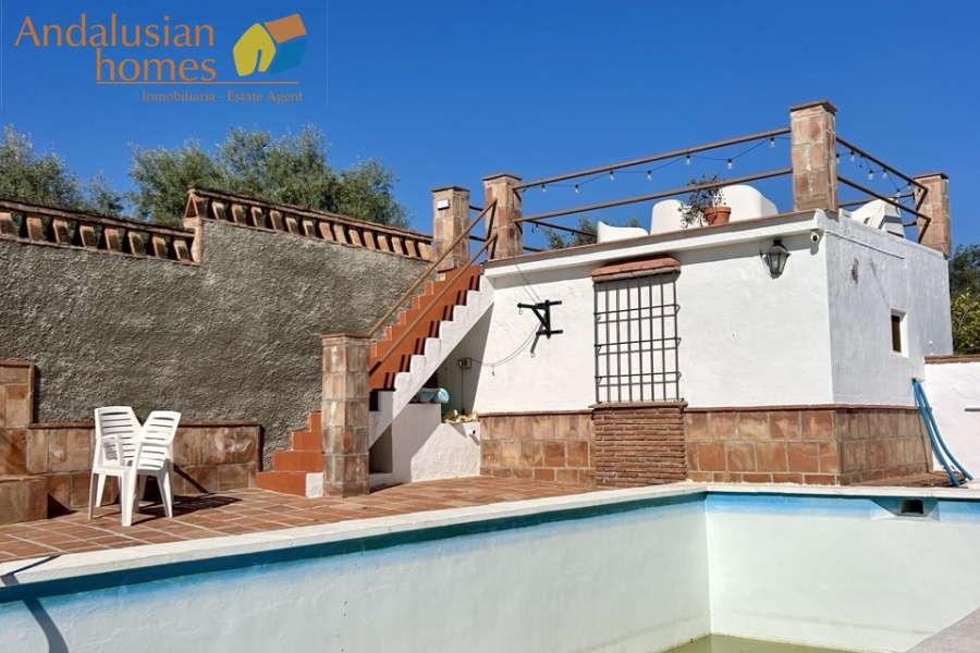 Country home, Álora, Las Mellizas, Málaga countryside, detached villa, olive grove, 4000m2 plot, private pool, panoramic views, terraces, fenced plot, parking, fireplace, ensuite bedroom, outdoor living, rural retreat, train access, investment property, holiday rental, tourism potential, Andalusian property, peaceful location, close to El Chorro, near Málaga coast