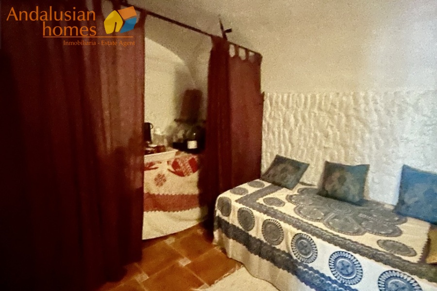 casa en venta Álora, casa señorial Málaga, townhouse Álora, vivienda centro Álora, propiedad con terrazas, casa con vistas al campo, inmueble con potencial B&B, inversión inmobiliaria Málaga, casa con patio y fuente, vivienda amplia Andalucía