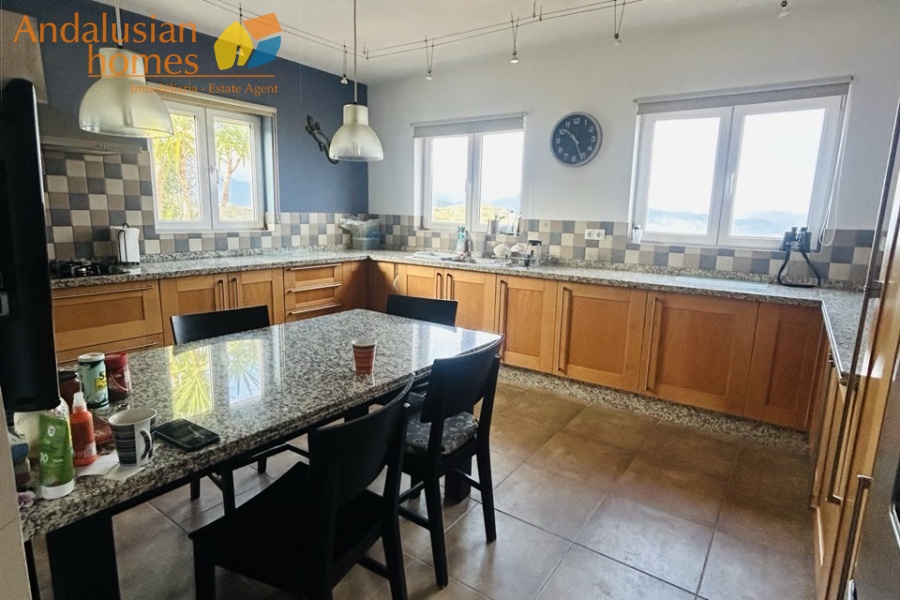 country home Álora, house for sale Álora, rural property Málaga, detached villa Spain, countryside villa Andalusia, house with pool Álora, panoramic views property Spain, finca for sale Málaga, large plot property Spain, real estate Álora, villa near train station Álora, Andalusian country house
