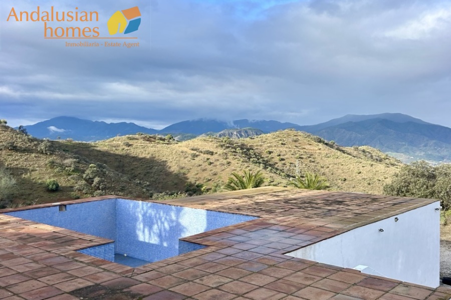 country home Álora, house for sale Álora, rural property Málaga, detached villa Spain, countryside villa Andalusia, house with pool Álora, panoramic views property Spain, finca for sale Málaga, large plot property Spain, real estate Álora, villa near train station Álora, Andalusian country house
