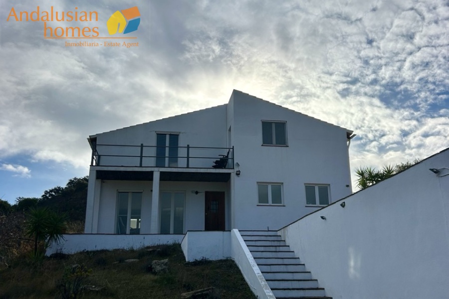 country home Álora, house for sale Álora, rural property Málaga, detached villa Spain, countryside villa Andalusia, house with pool Álora, panoramic views property Spain, finca for sale Málaga, large plot property Spain, real estate Álora, villa near train station Álora, Andalusian country house
