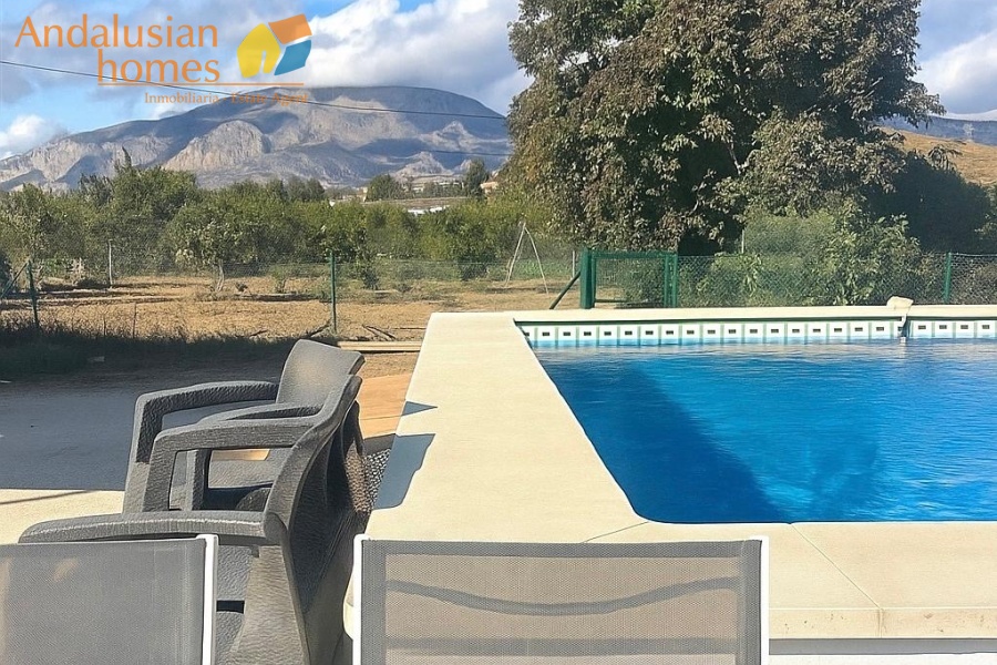 finca rústica Álora, casa de campo Málaga, propiedad rural España, finca con piscina Álora, casa no hipotecable España, finca ecuestre Málaga, casa con terreno 3000m2, propiedad con pozo agua España, rural property Andalusia, horse property Spain, country house near Álora, finca en venta Málaga, casa con vistas montaña Andalucía
